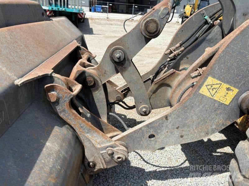Volvo L90H  휠로우더