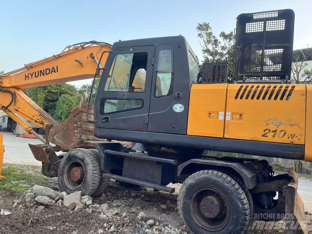 Hyundai R210W-7  휠 굴삭기