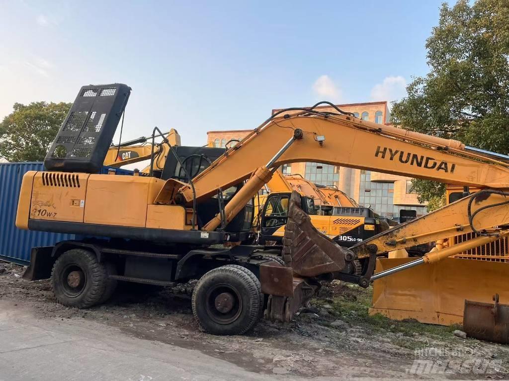 Hyundai R210W-7  휠 굴삭기