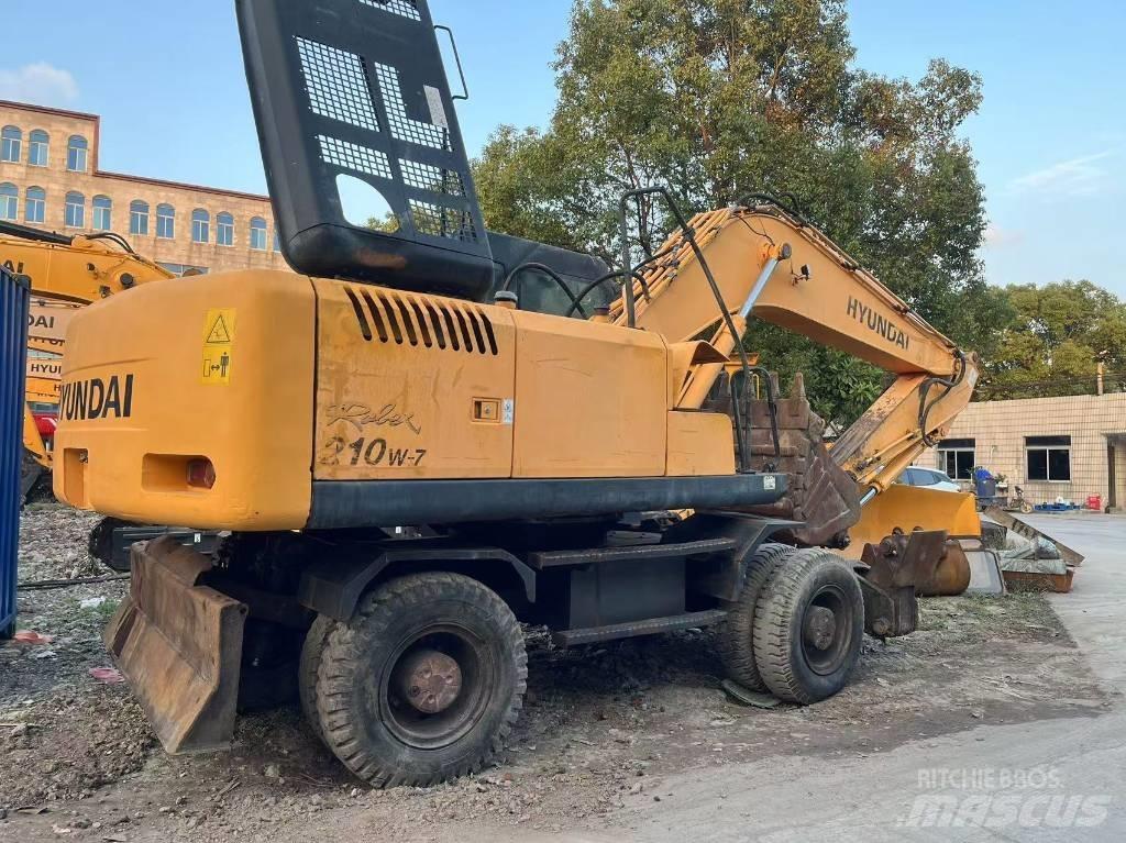 Hyundai R210W-7  휠 굴삭기