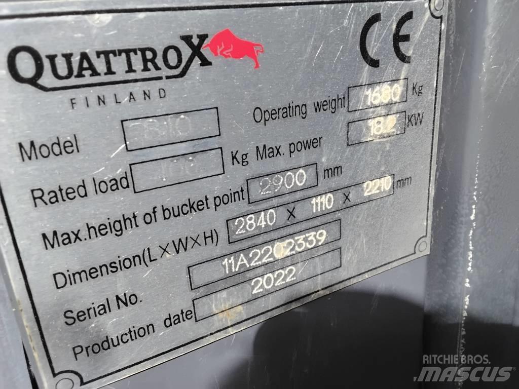 QuattroX 810 미니 로더