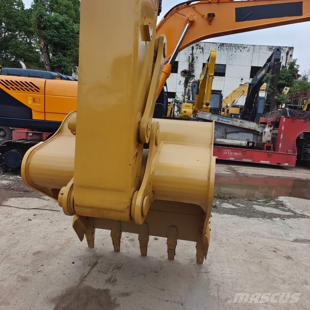 CAT 320 D 대형 굴삭기 29톤 이상