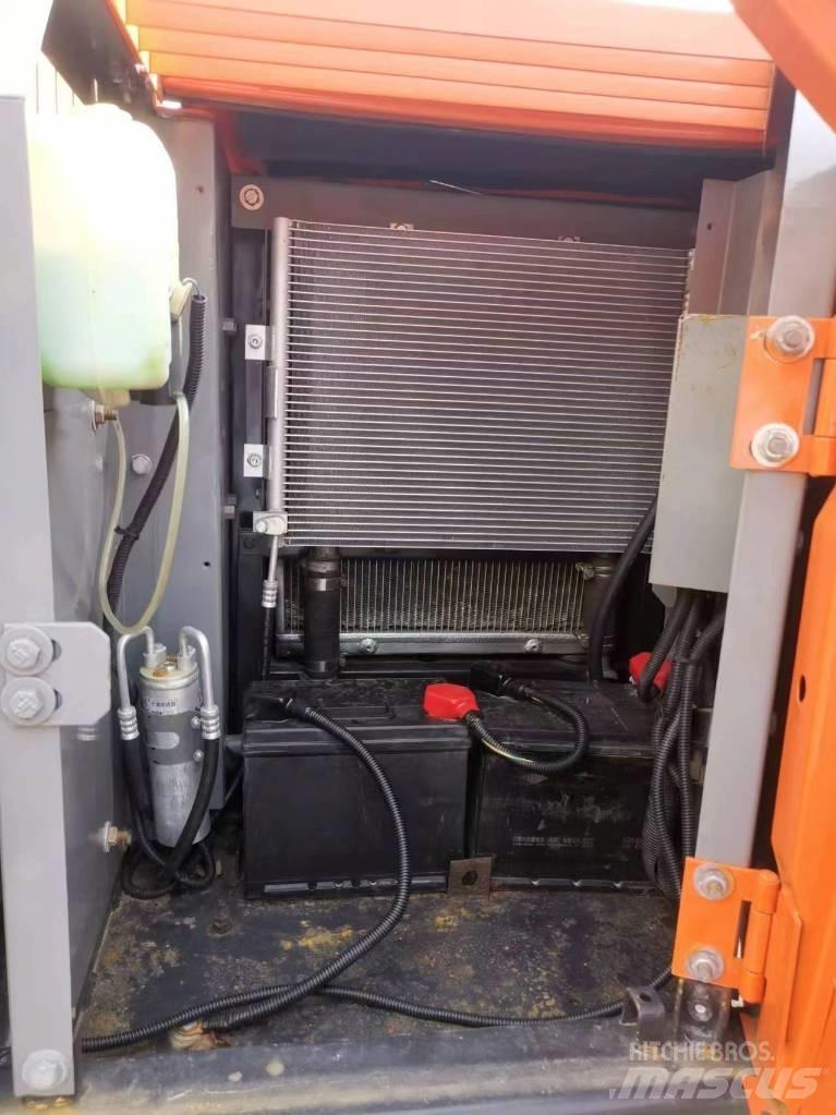 Hitachi ZX 70-5A 중형굴삭기 7톤-28톤