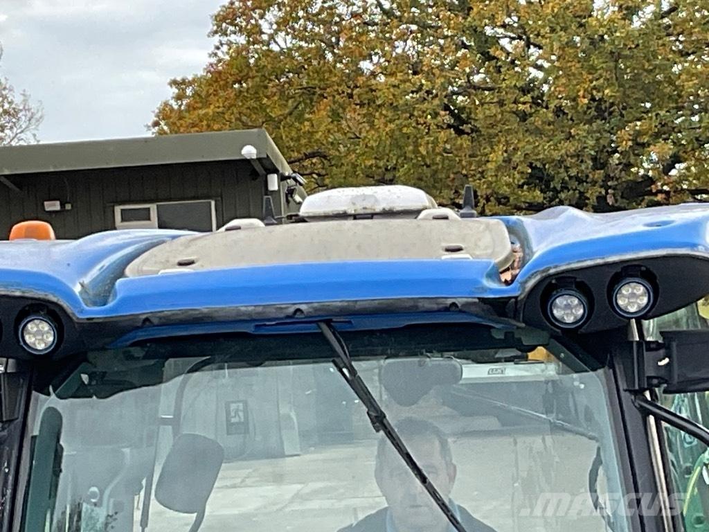 New Holland T 7.210 트랙터