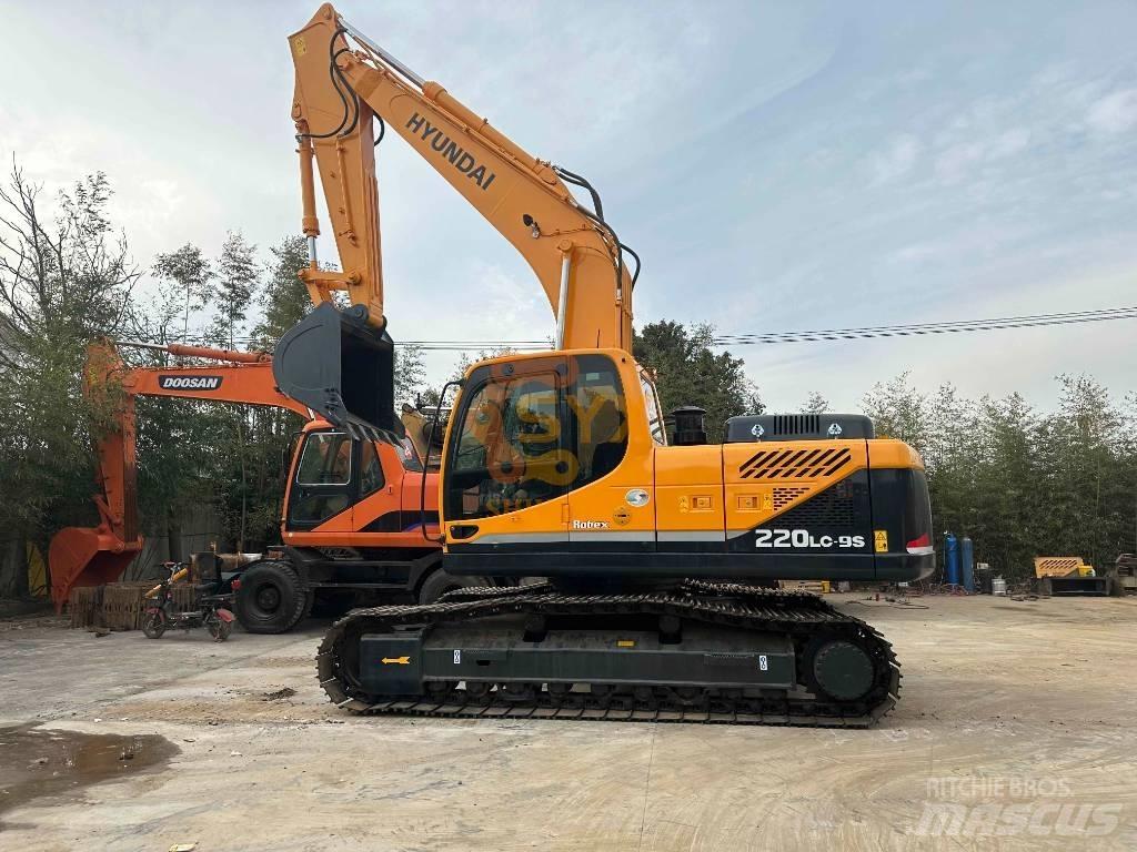 Hyundai R220 대형 굴삭기 29톤 이상