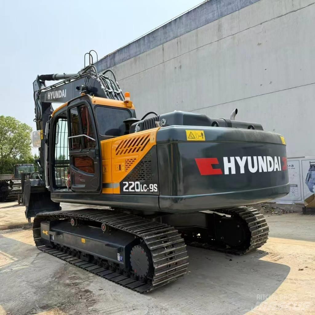 Hyundai R220LC-9S 중형굴삭기 7톤-28톤