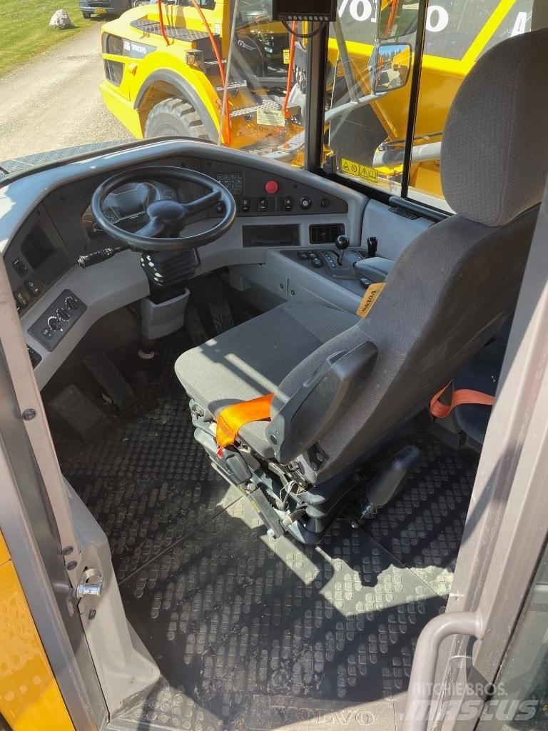 Volvo A30G 연결식 홀러
