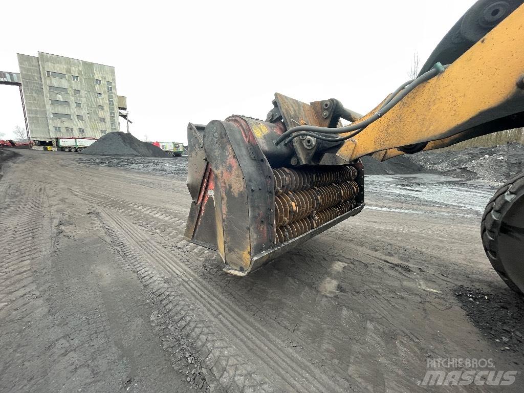 Liebherr L 580  휠로우더