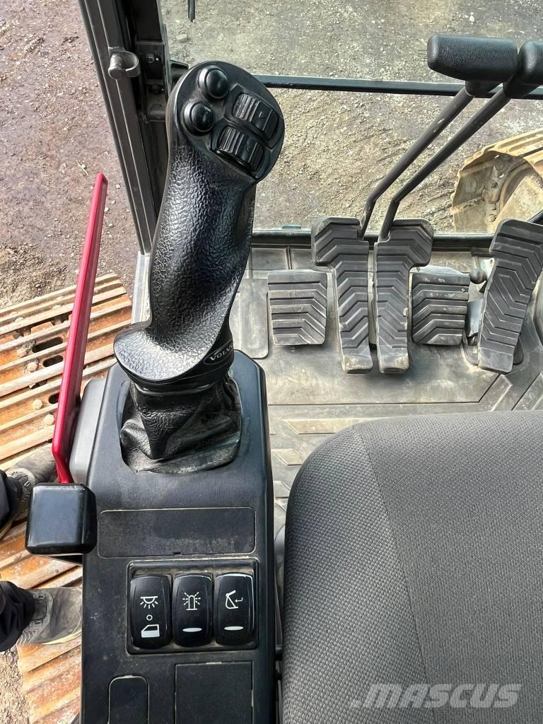 Volvo ECR 235 EL 대형 굴삭기 29톤 이상