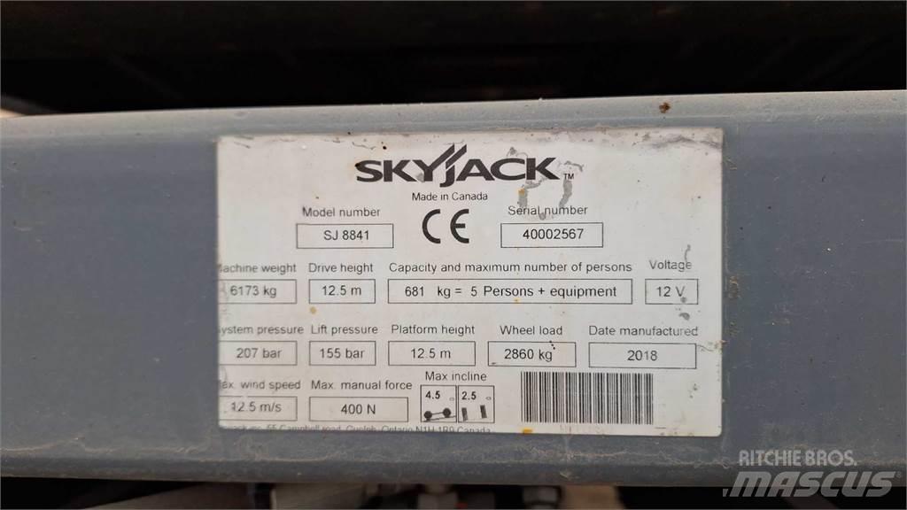 SkyJack 8841RT 가위형 리프트