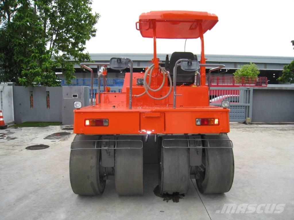 Sakai TZ 701 공기 타이어 롤러