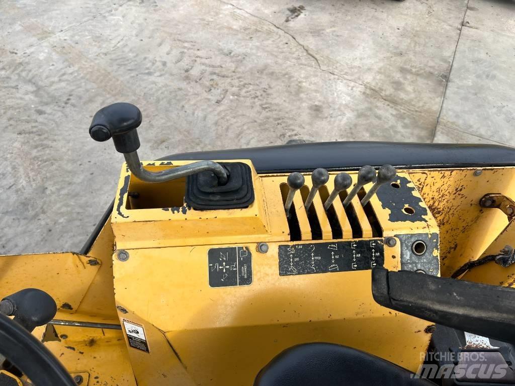 John Deere 210 LE 프론트 로더 및 굴착기