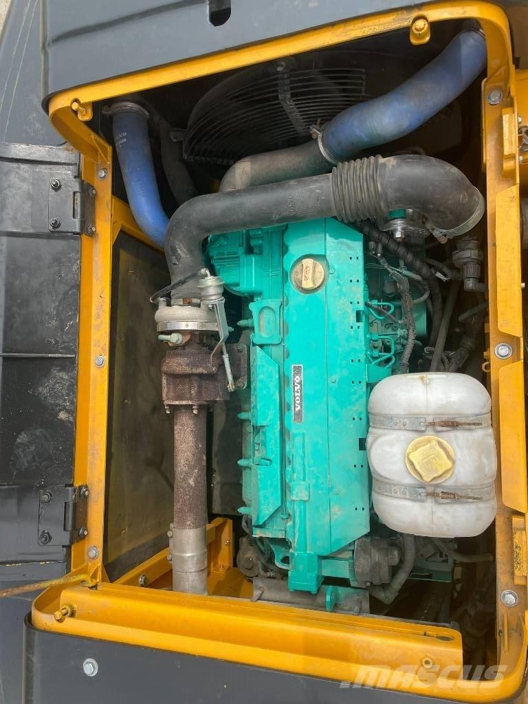 Volvo EC 210 중형굴삭기 7톤-28톤