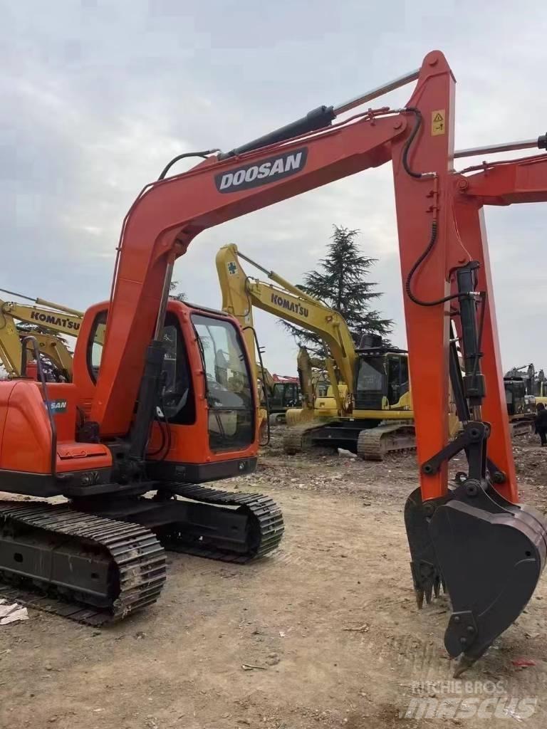 Doosan DX 80 중형굴삭기 7톤-28톤