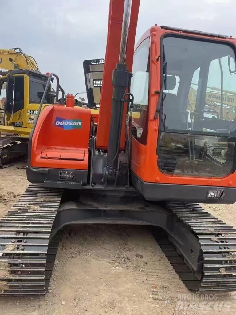 Doosan DX 80 중형굴삭기 7톤-28톤