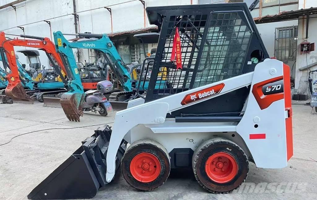 Bobcat S 70  스키드로더