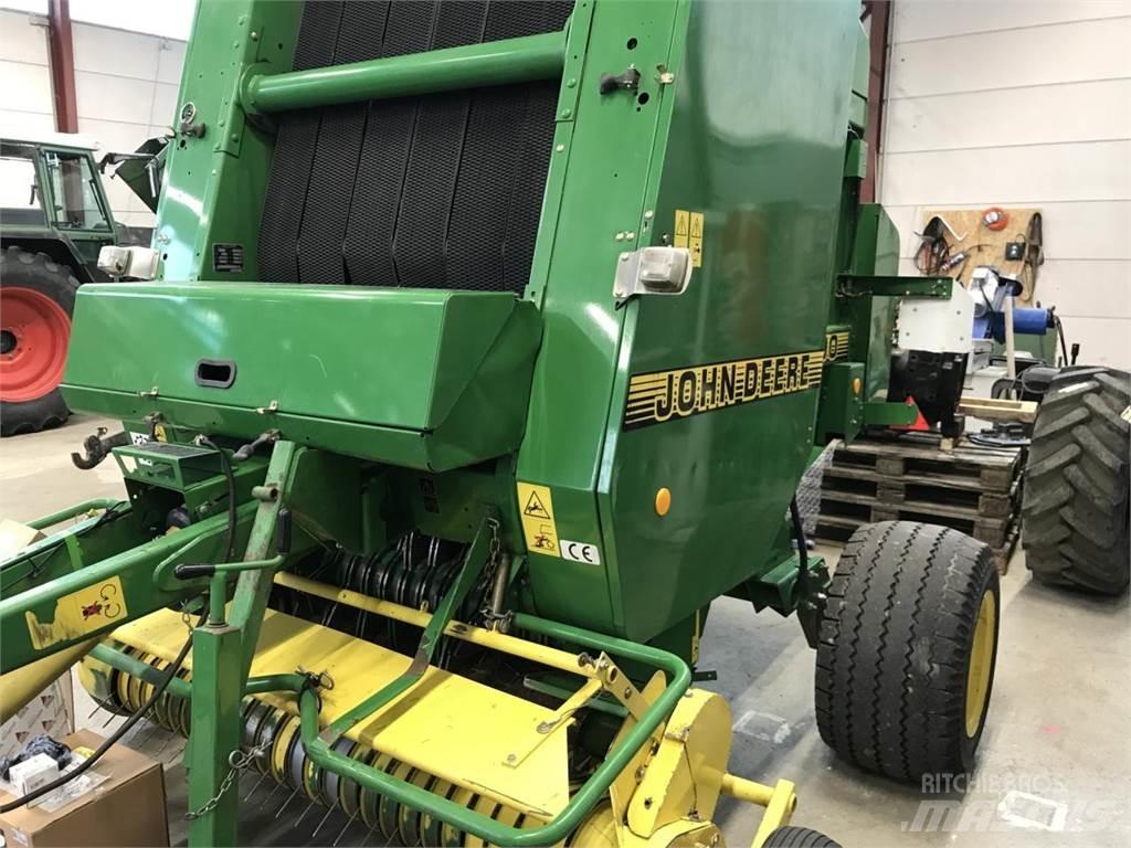 John Deere 590 각형 곤포기