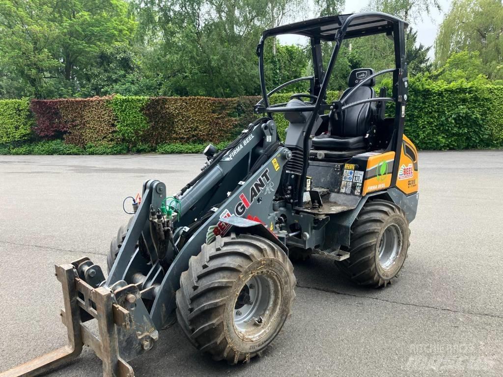GiANT G2200E  스키드로더
