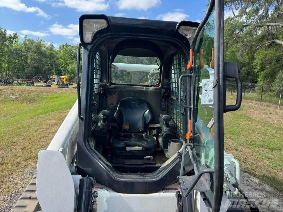 Bobcat T 750  스키드로더