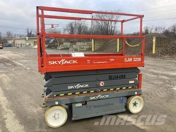 SkyJack SJ III 3226 가위형 리프트