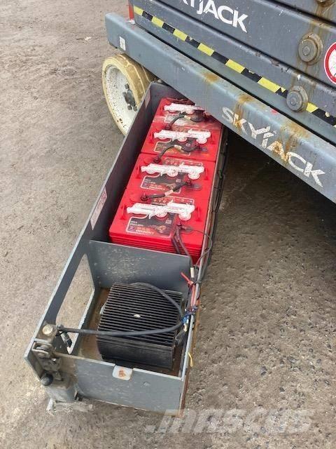 SkyJack SJ III 3226 가위형 리프트