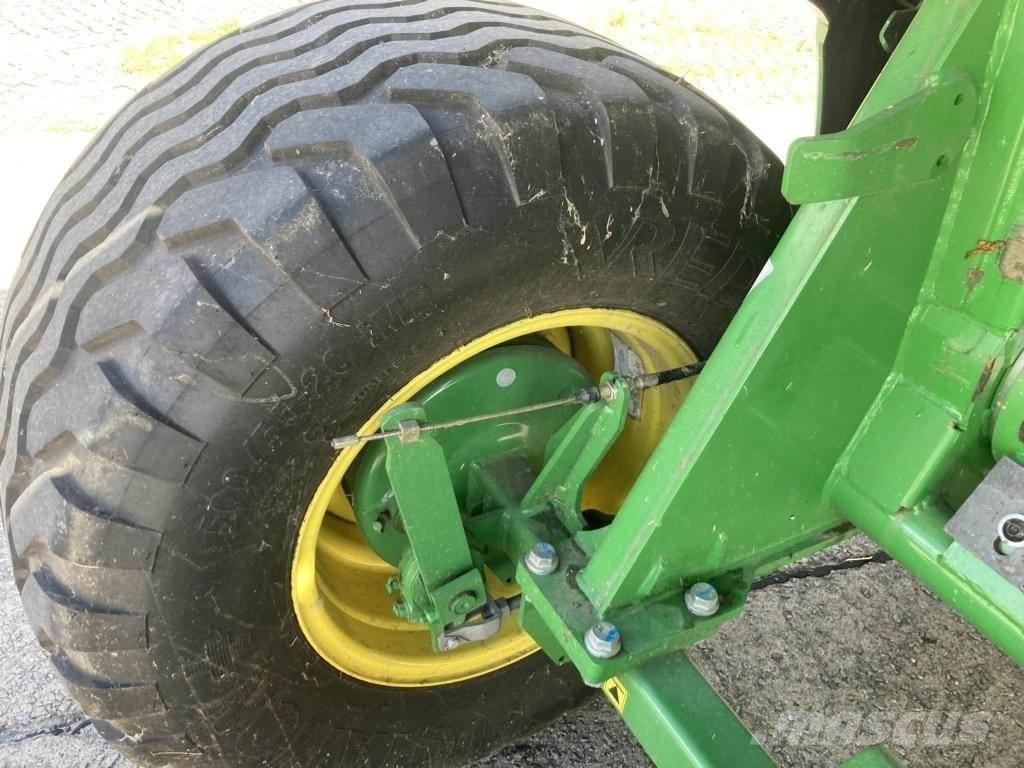 John Deere V461M 원형 곤포기