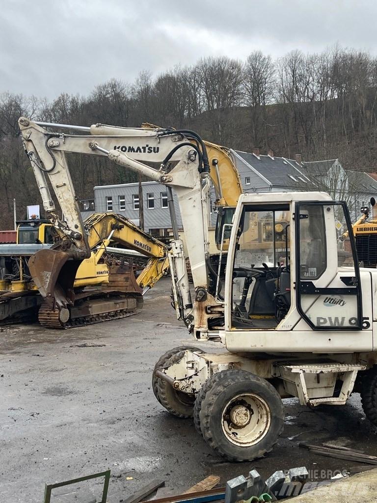 Komatsu PW 95  휠 굴삭기