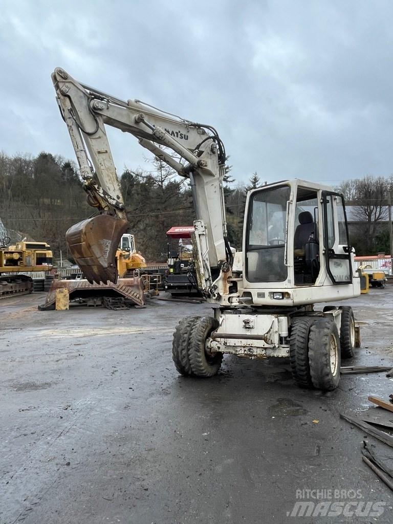 Komatsu PW 95  휠 굴삭기