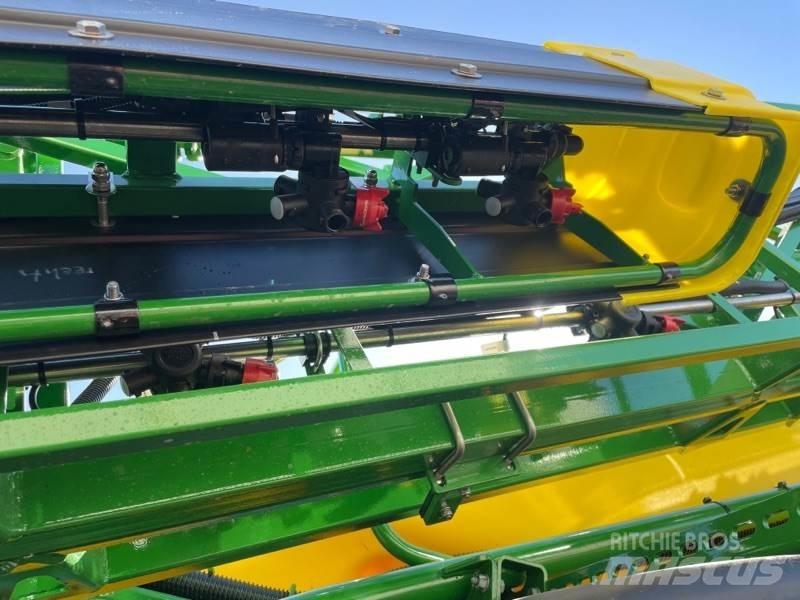 John Deere R952i 견인형 분무기