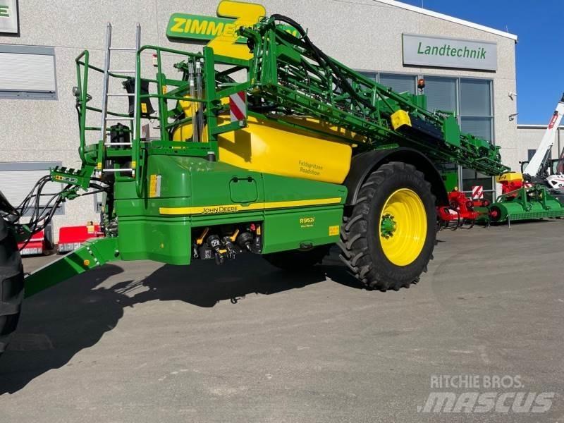 John Deere R952i 견인형 분무기