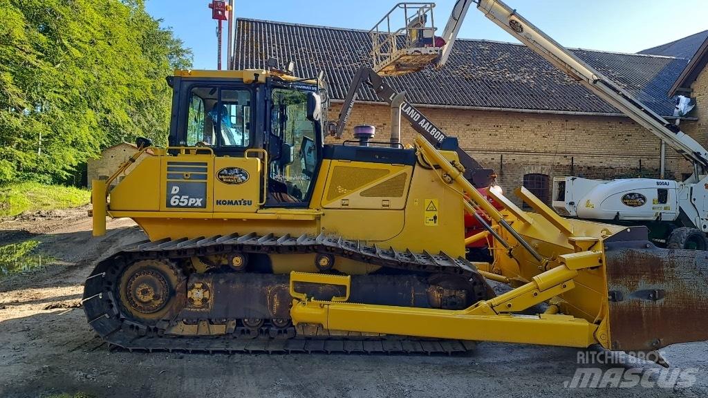 Komatsu D65PX-17 크롤러 도저