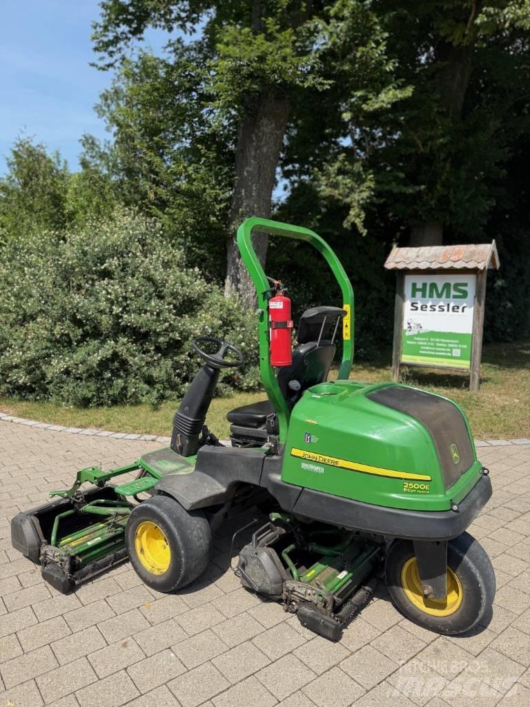 John Deere 2500 E 잔디깎기