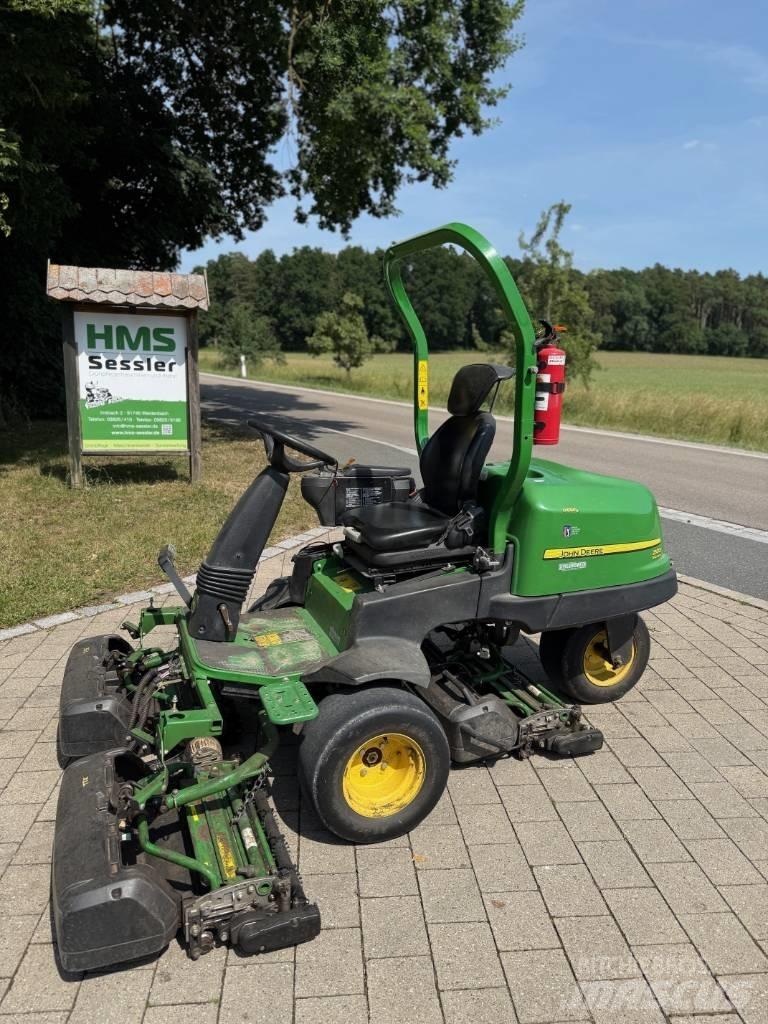 John Deere 2500 E 잔디깎기