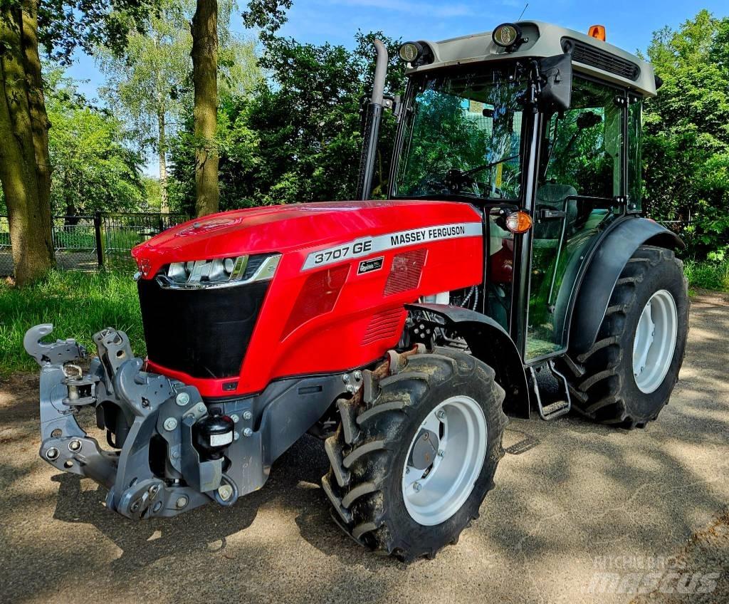 Massey Ferguson 3707 트랙터