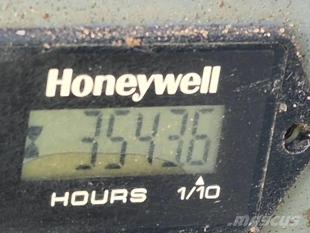 Takeuchi TB 250 대형 굴삭기 29톤 이상