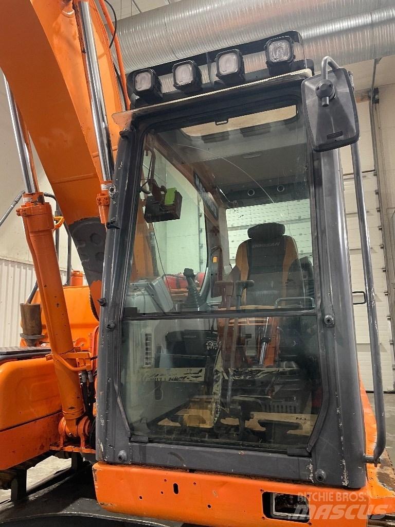 Doosan DX 160 대형 굴삭기 29톤 이상