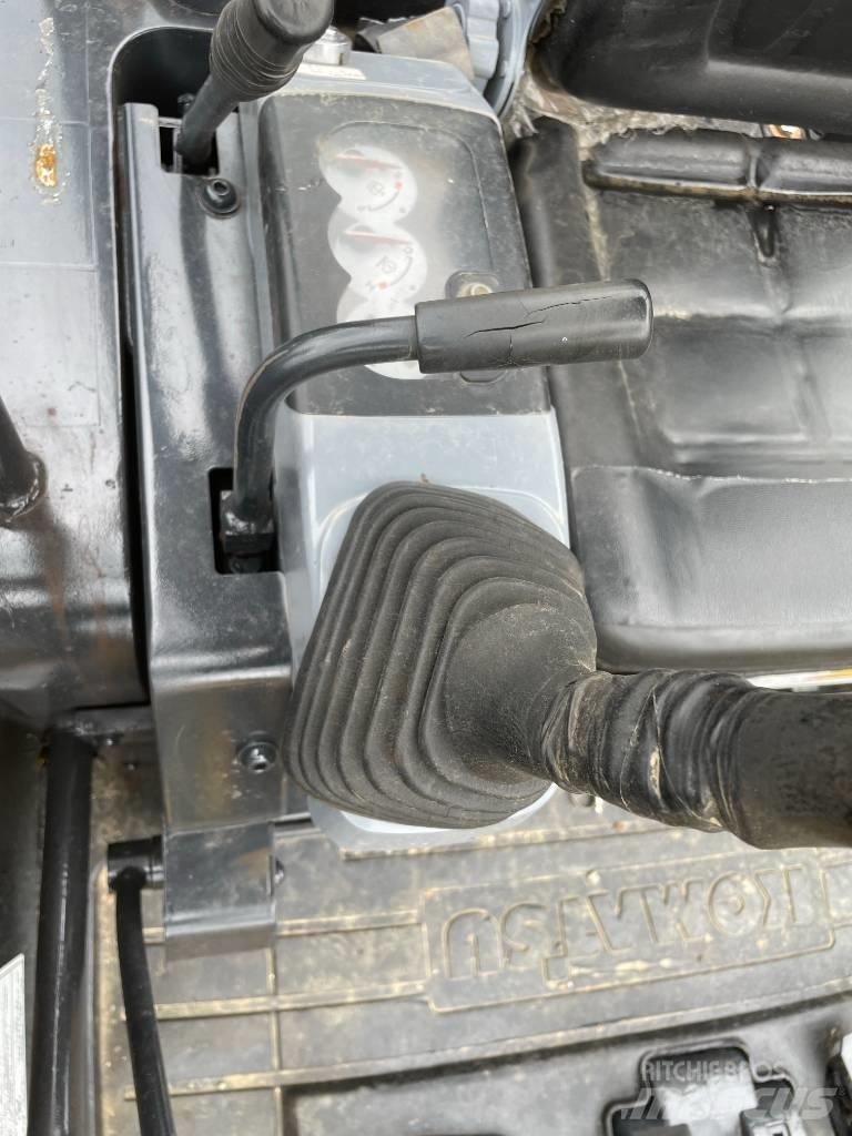 Komatsu PC 20 대형 굴삭기 29톤 이상
