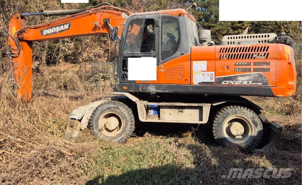 Doosan DX 210 W  휠 굴삭기