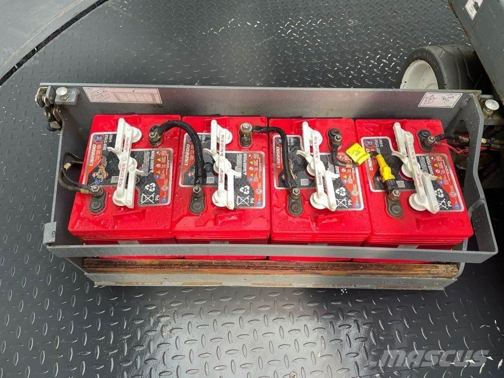 SkyJack SJ3219 가위형 리프트