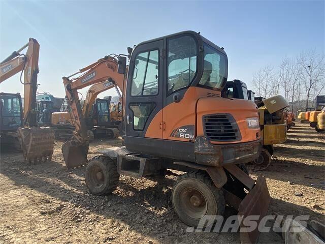 Doosan DX60W 대형 굴삭기 29톤 이상