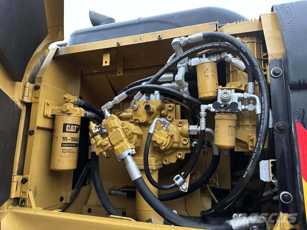 CAT 330D2 대형 굴삭기 29톤 이상