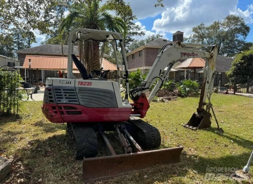 TAKEUCHI TB235 대형 굴삭기 29톤 이상