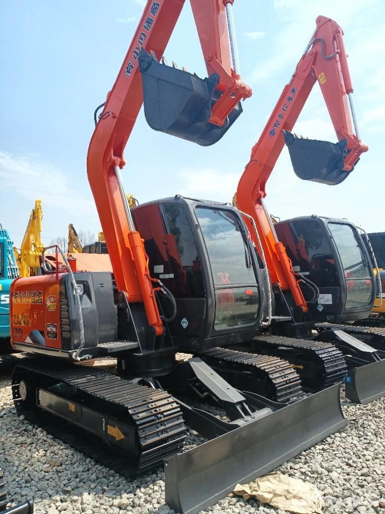 Hitachi ZX 70 소형 굴삭기 7톤 미만