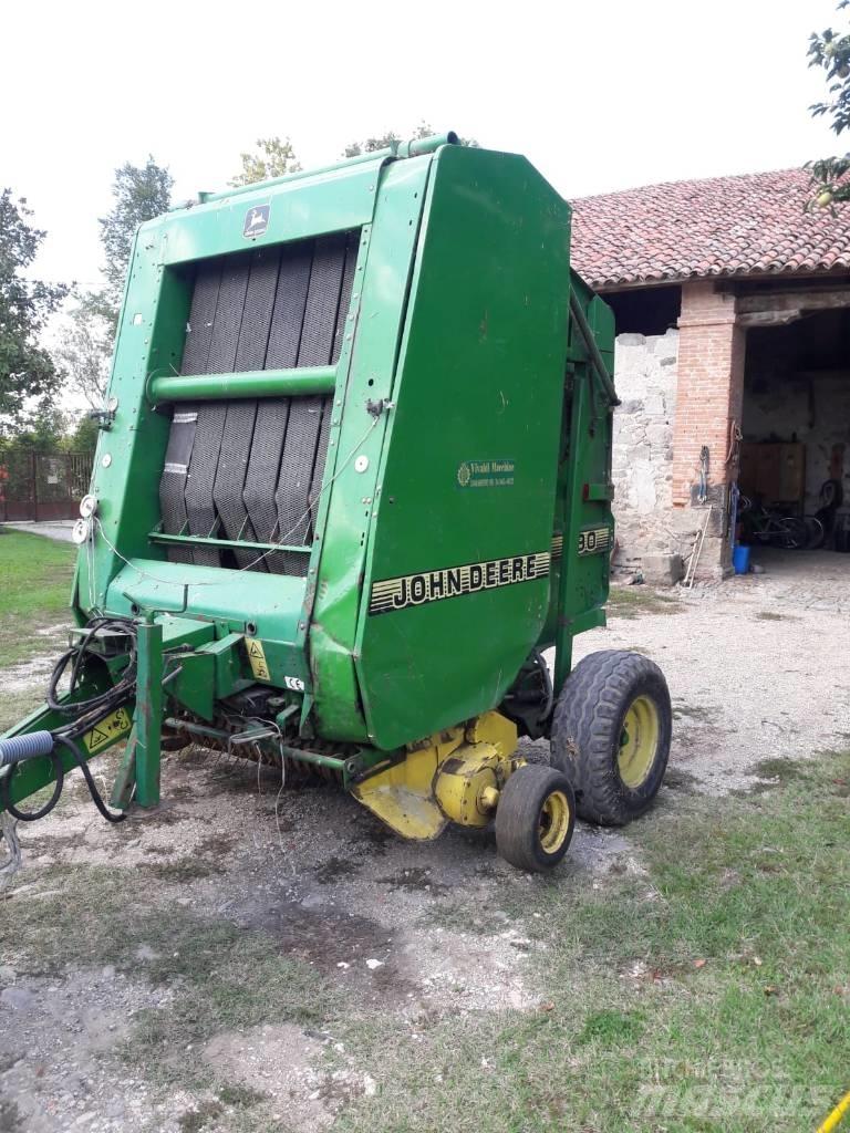 John Deere 590 원형 곤포기