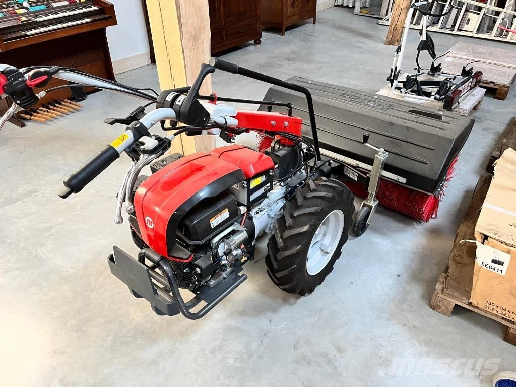 Emaq MAK 18 도로 청소차