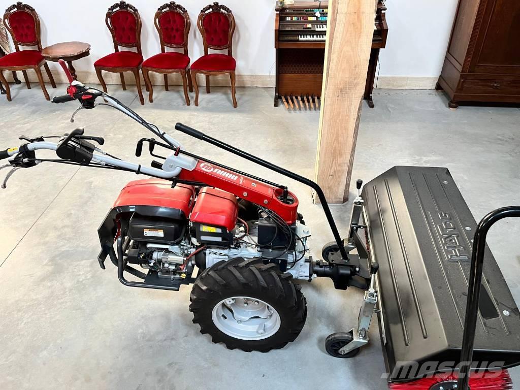 Emaq MAK 18 도로 청소차