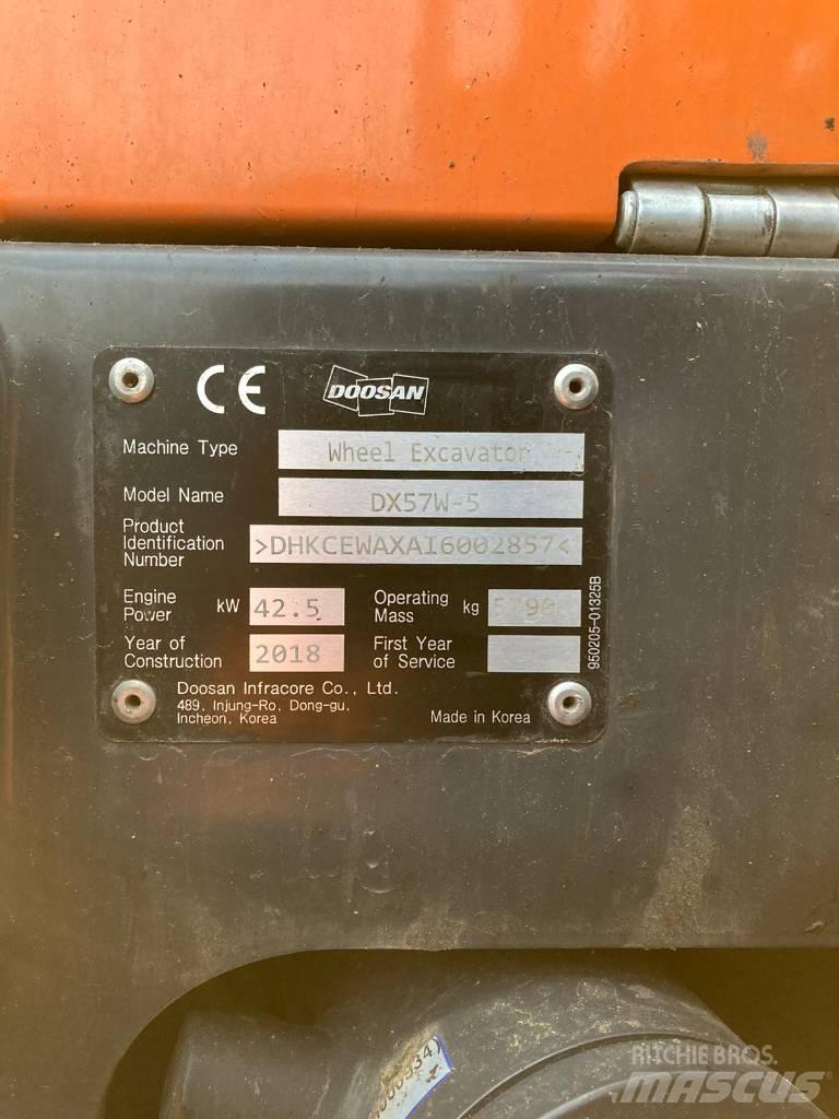 Doosan DX 57 W-5  휠 굴삭기