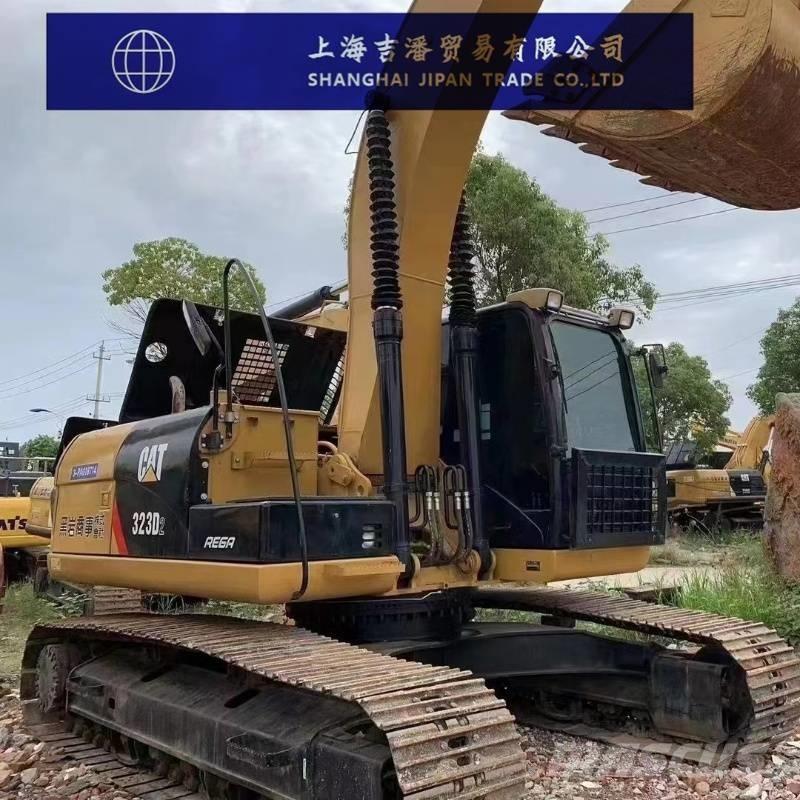 CAT 323 D 대형 굴삭기 29톤 이상