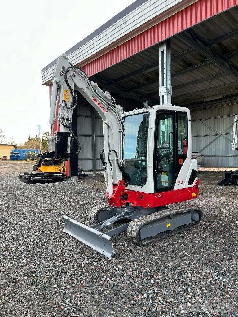 Takeuchi TB225 소형 굴삭기 7톤 미만