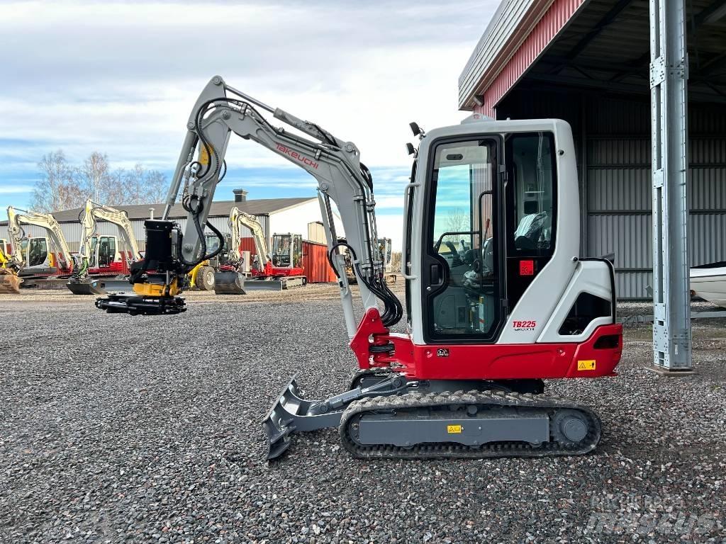 Takeuchi TB225 소형 굴삭기 7톤 미만